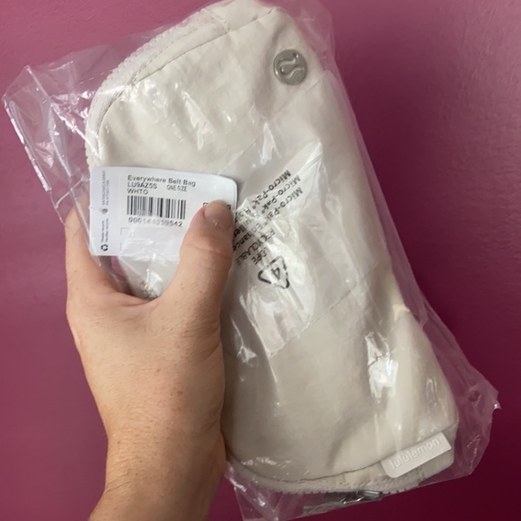 Lululemon 🍋 Everywhere Belt Bag NWT ((WHITE OPAL)) Stunning! 🤍🥥 - Picture 5 of 5